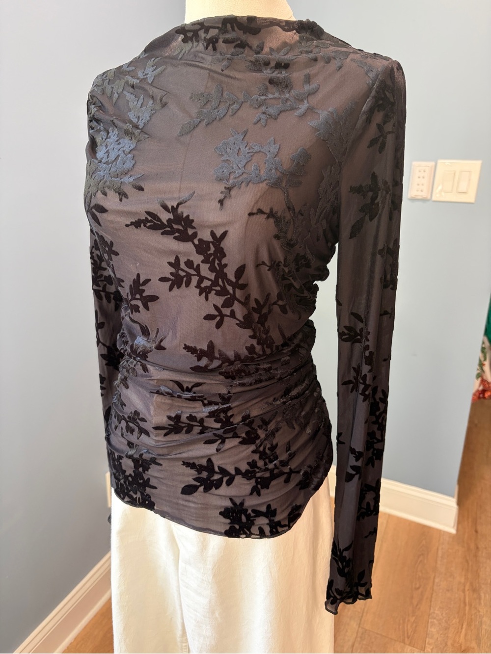 W.A.Y.F Black Floral Velvet Burnout Mesh Ruched Long Sleeve Top Size S - Picture 2 of 9